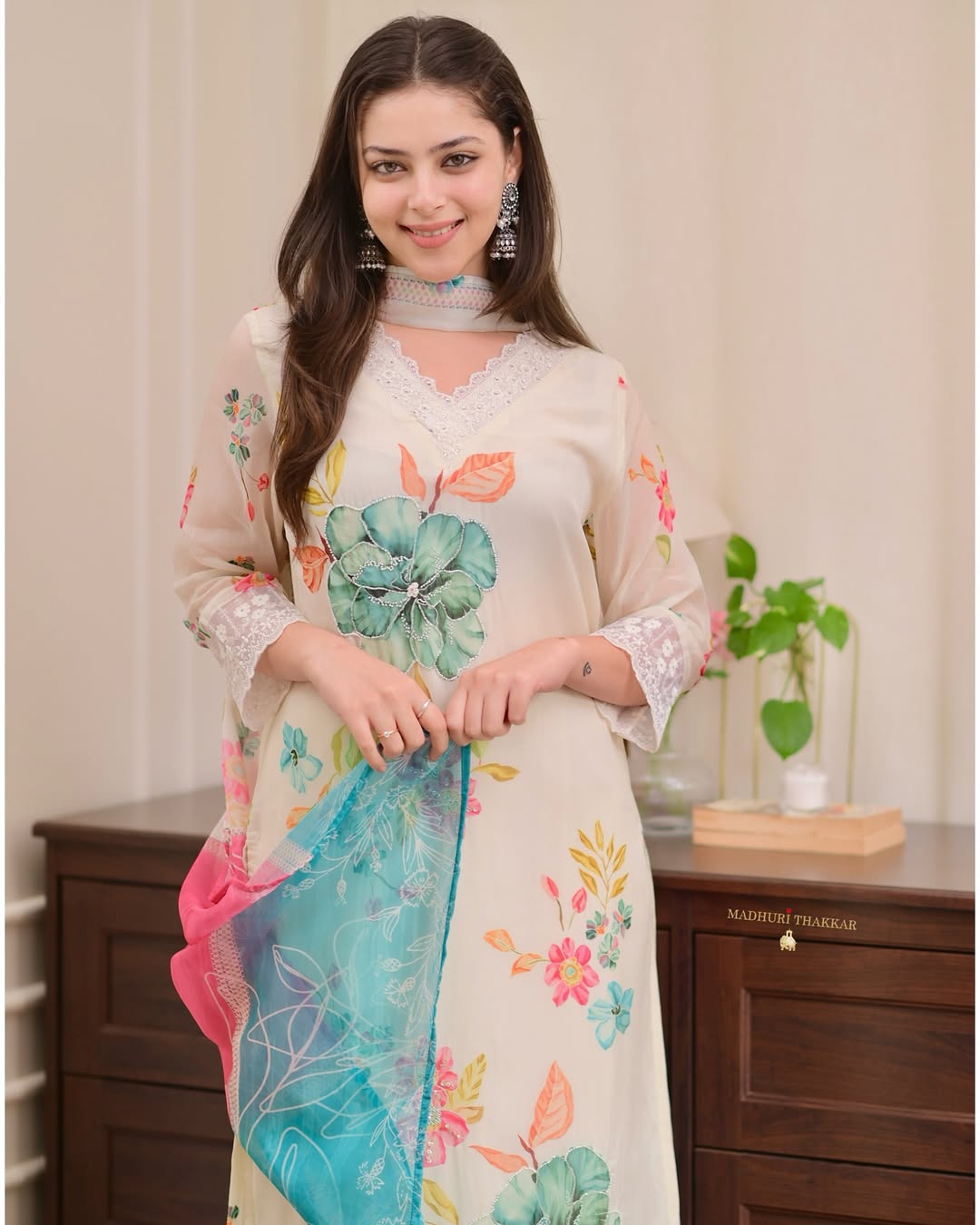 Reshmi Organza Dupatta Pant Set – Handwork Kurta