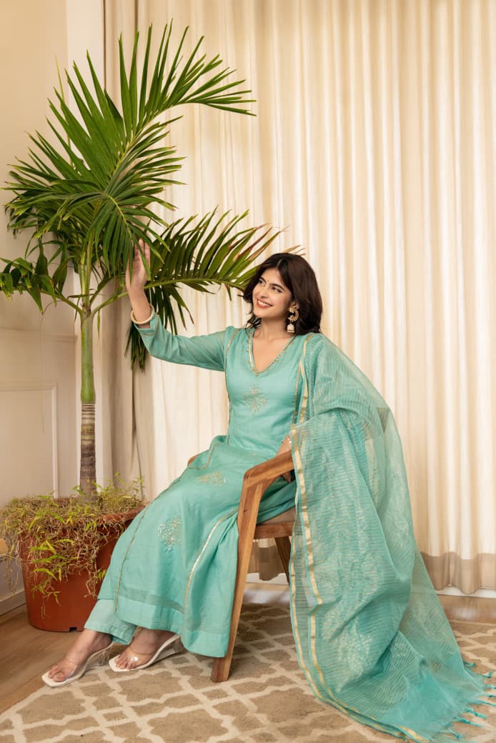 Mal Chanderi, this 3-piece suit