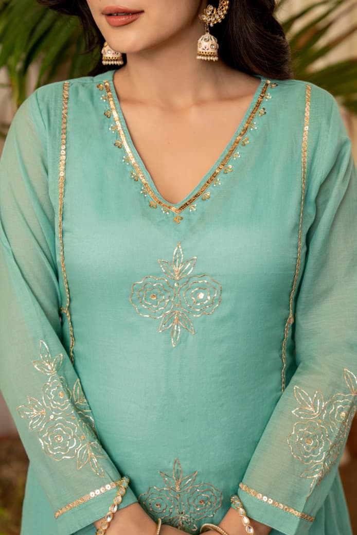 Mal Chanderi, this 3-piece suit