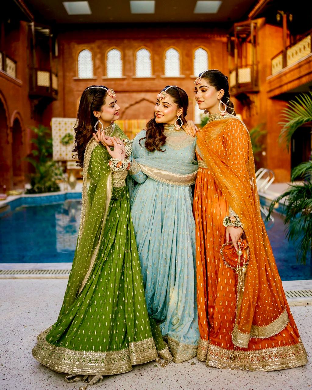 THE HERITAGE GLOW CHINON SILK GOWN SET